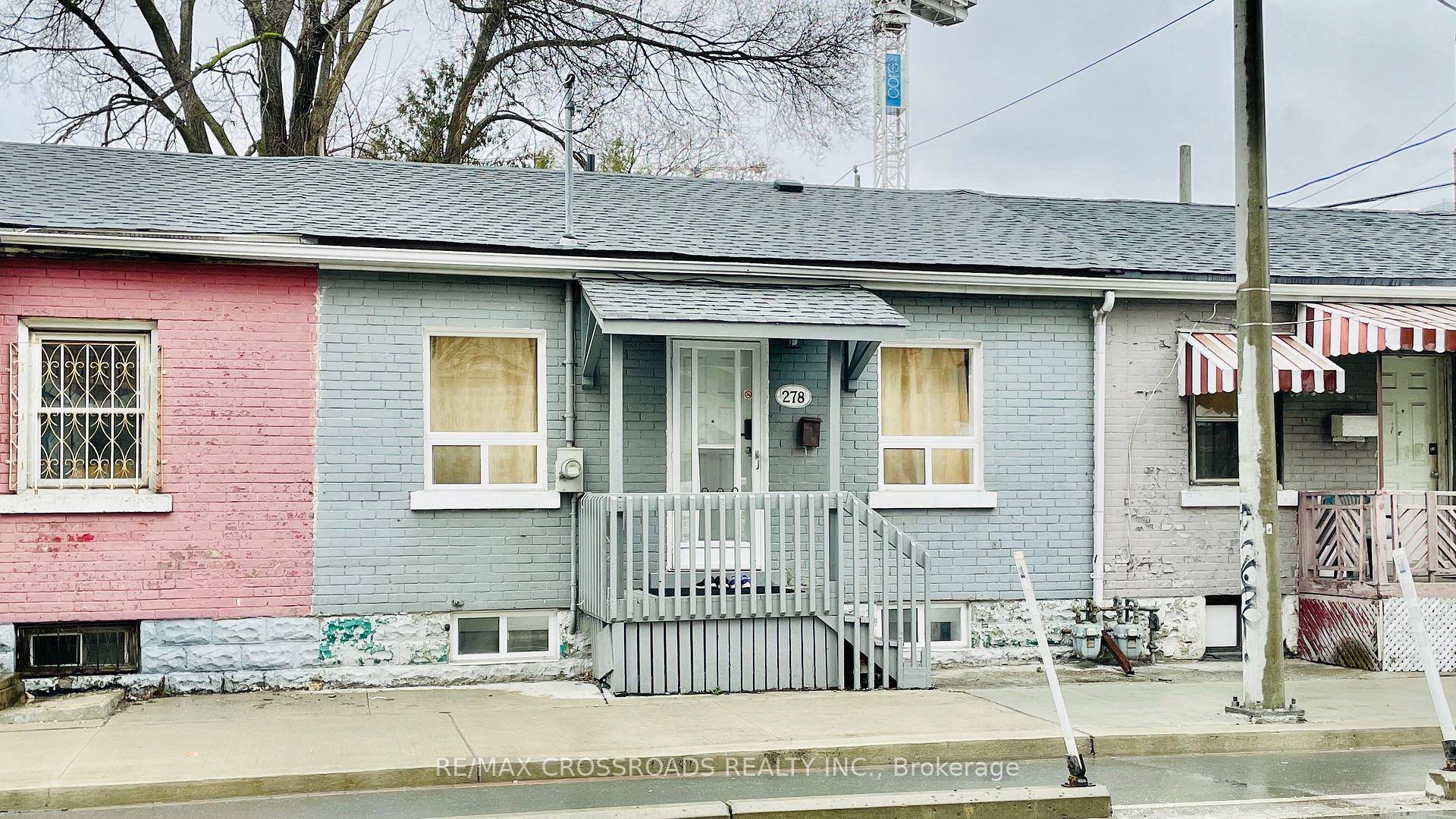 FULLY FURNISHED AND ALL UTILITIES AND INTERNET INCLUDED !