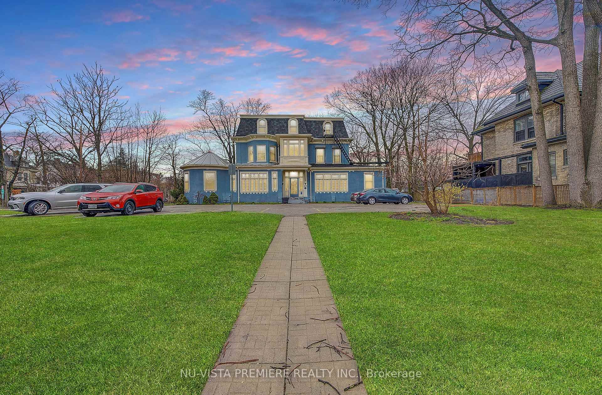 Elegant 2 Bedroom Condo in Historic Wortley Village Boutique Building !