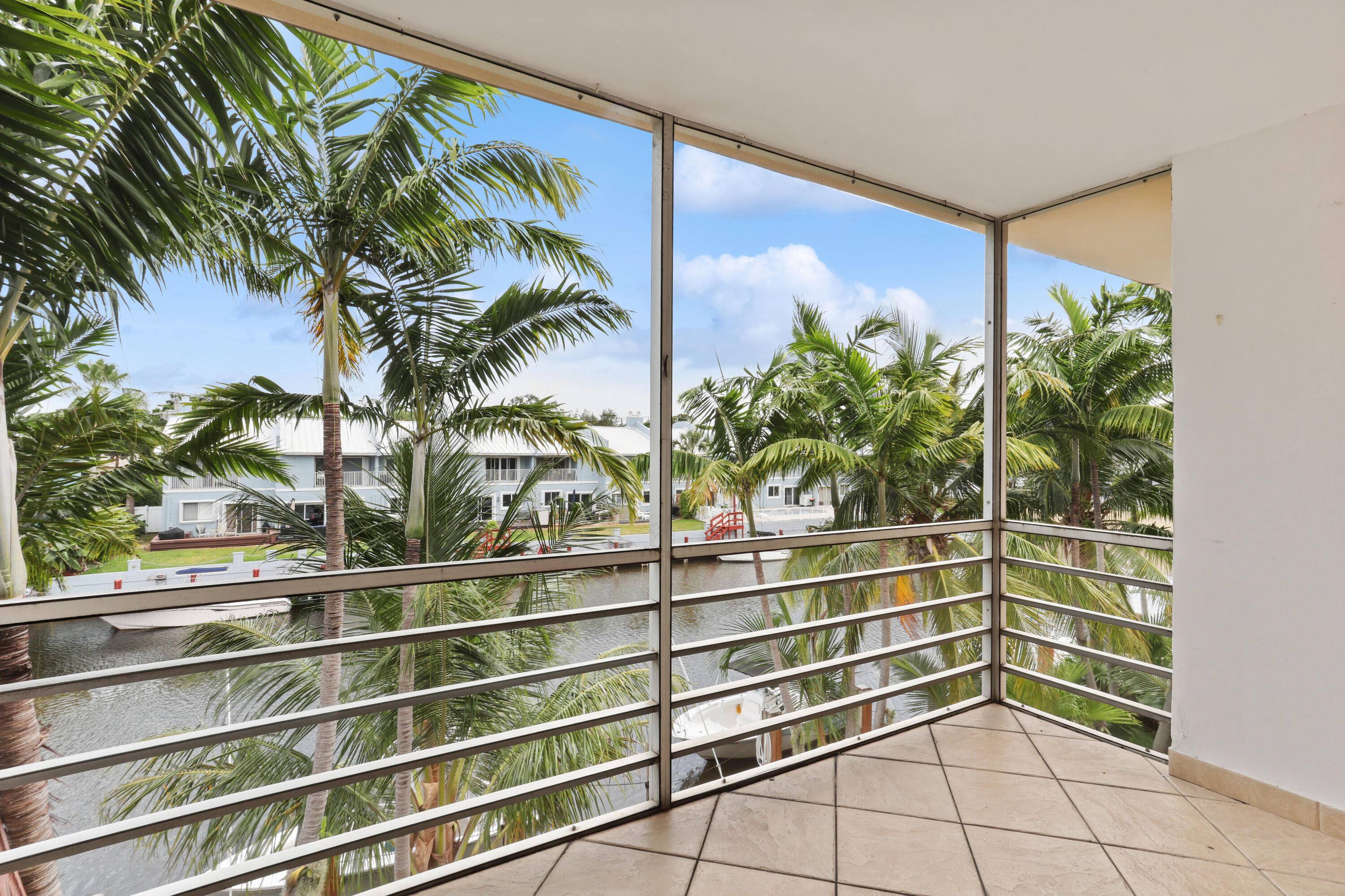Beautiful waterfront condo nestled in the heart of Lighthouse Point !