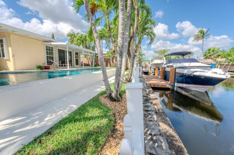 PRICED TO SELL FAST ! Best Bang for your Buck on the North Fork of the New River.