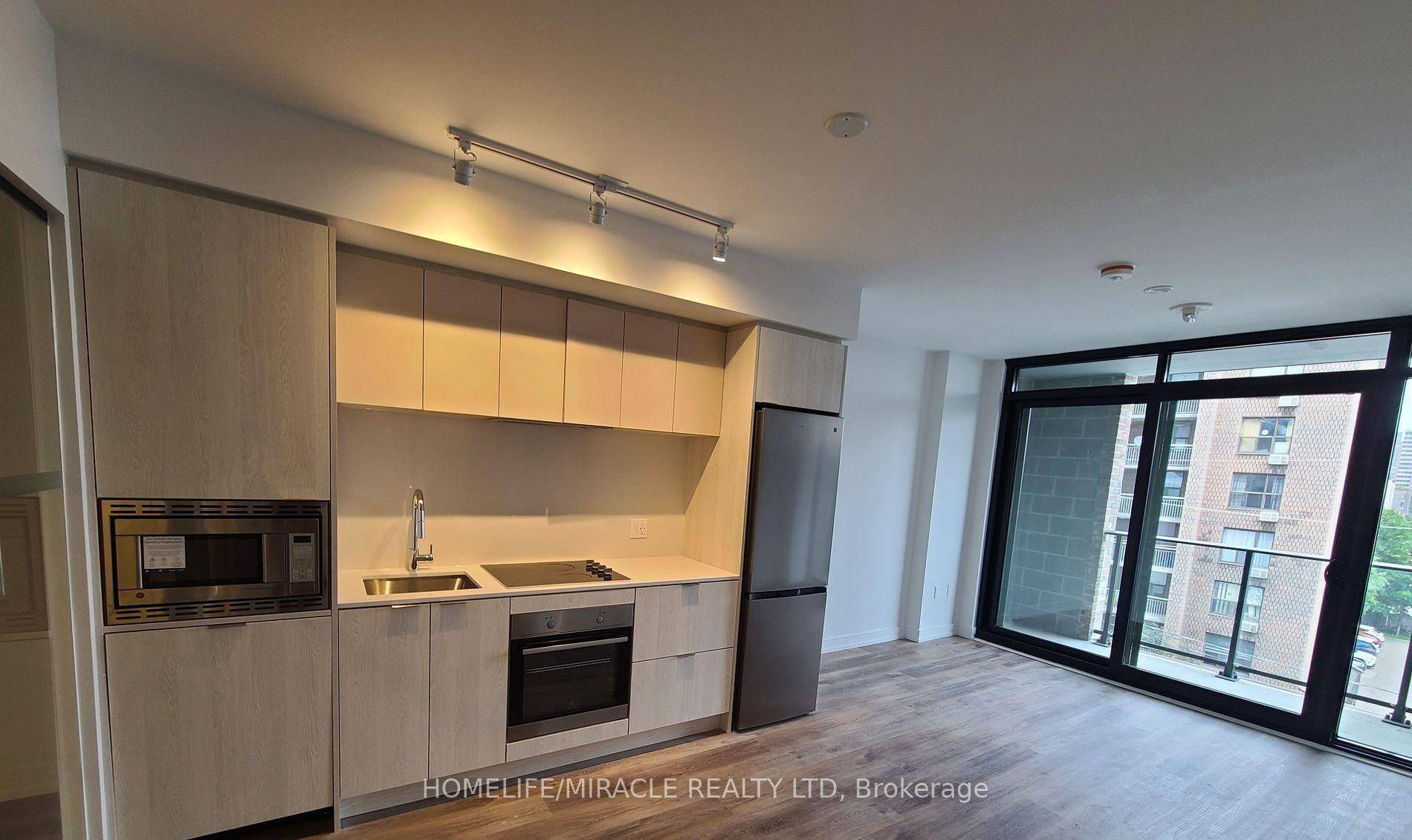 Stylish 2 Bedroom 2 Washroom condo in Hamilton 836 Interior Sq ft Unit including 1 Parking unit with a remarkable 44 sq ft private terrace !