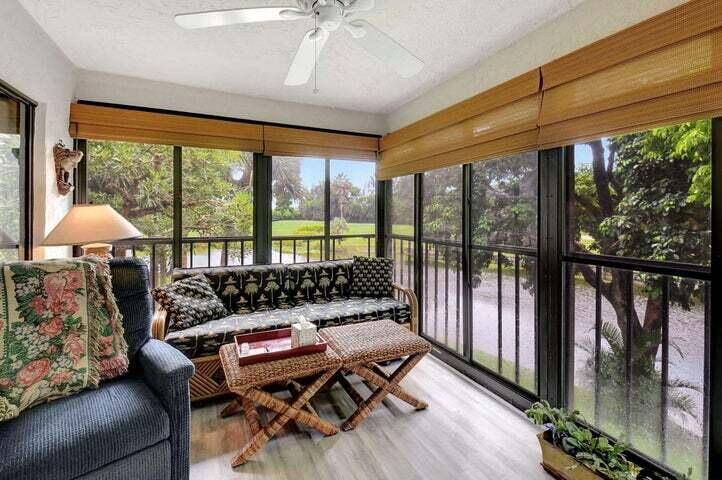Highly Desirable 2 Bed 2 Bath Condo in Hunters Run Westgate.