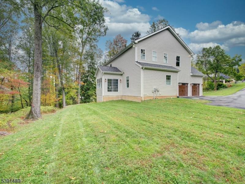 2023 custom built home where luxury feels effortless.