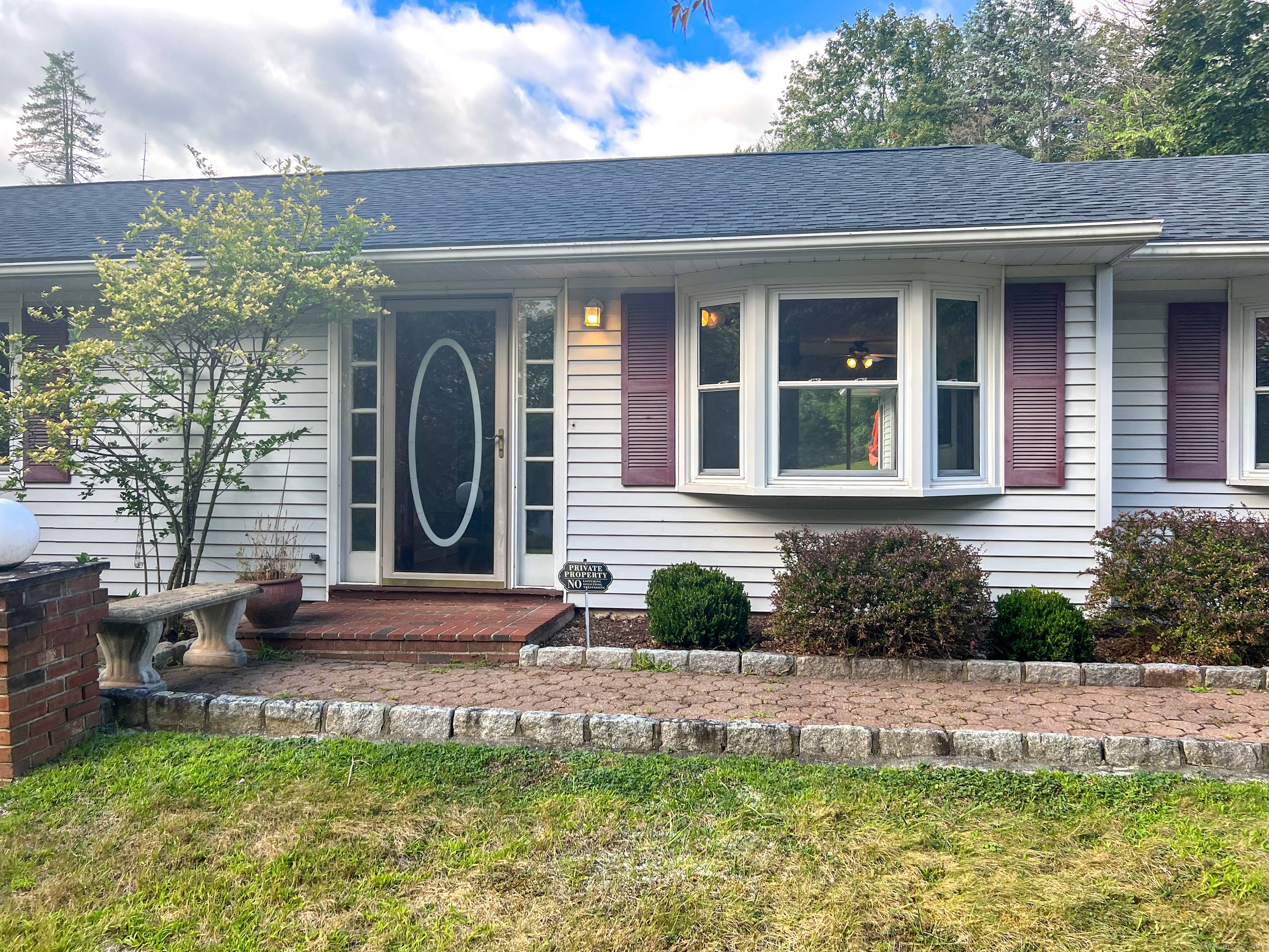 3Bedroom, 2 Bath Ranch with Game Room Fireplace Charming ranch with 3 bedrooms and 2 full baths, including a primary suite with attached bath and in suite laundry.