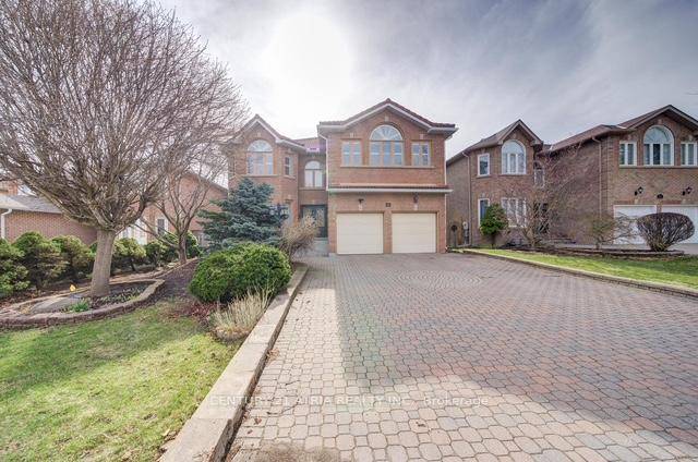Welcome Home Bright amp ; Spacious Home Located In High Demand Area, Near Bayview Ave, Minute To 407, Steps To HWY 7, Walk to Golden Court Plaza, Supermarket, Restaurants, Banks, ...