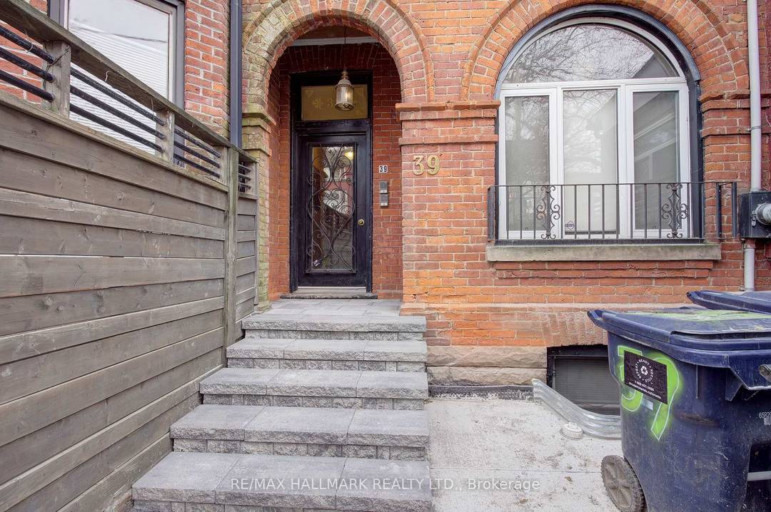 Gorgeous Open Concept Edwardian Beauty In Prime Grange Park Location.