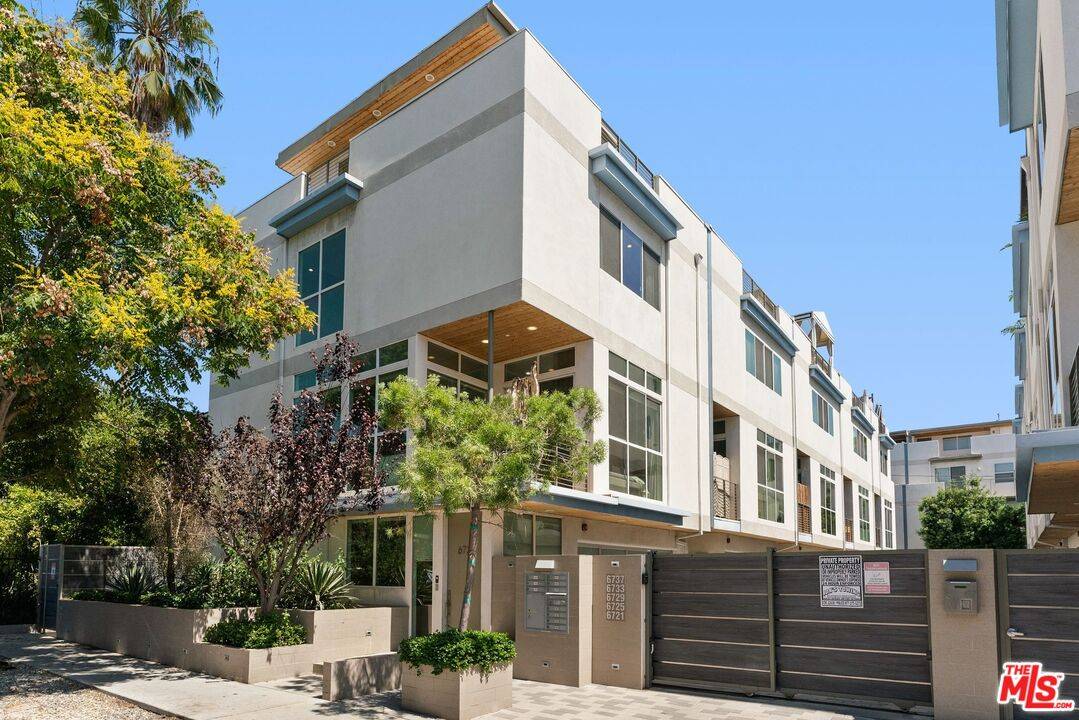 6737  W Hepburn Way 3BR Hancock Park La