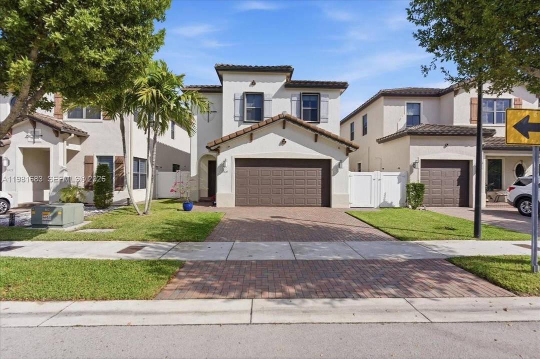 Beautiful 3 bedroom, 2. 5 bath home located in the highly desirable, resort style gated community of Bonterra.