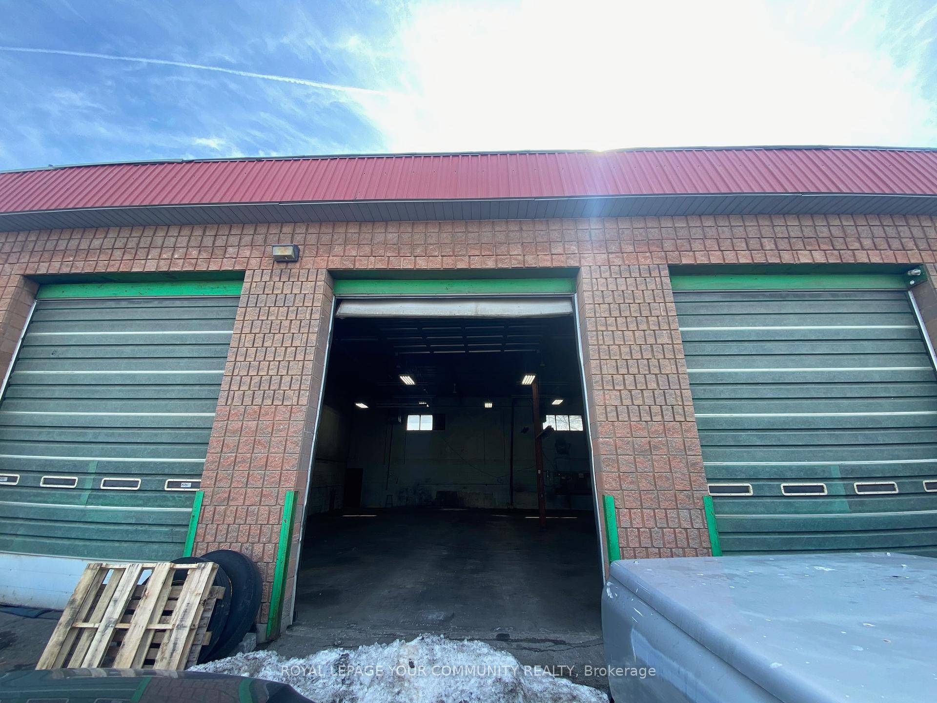 Prime Location ! This unit is ideally situated on Brock Road, in the heart of the Brock Industrial area, just off Highway 401, offering excellent accessibility.
