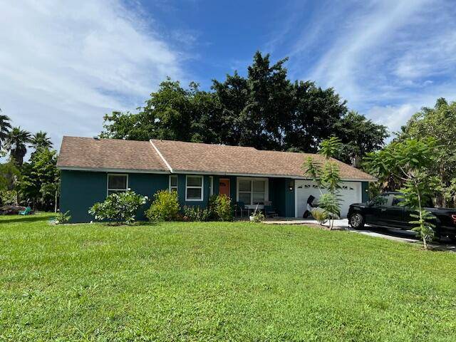 Lovely CBS home on 1. 15 acres just off Apache Blvd !