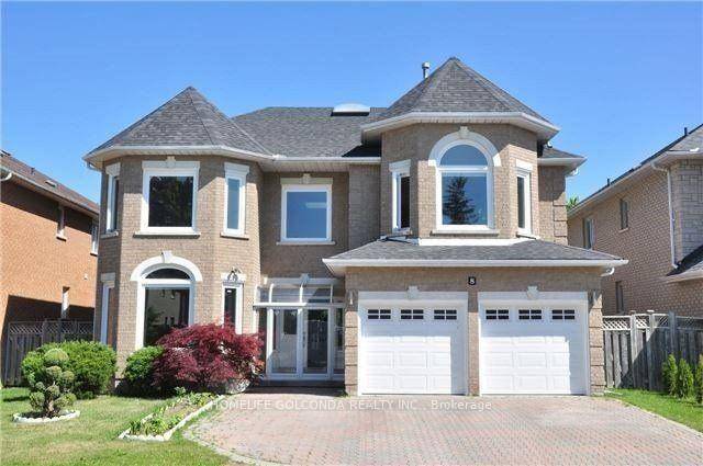 Luxury Living in Bayview Hunt Club Area.