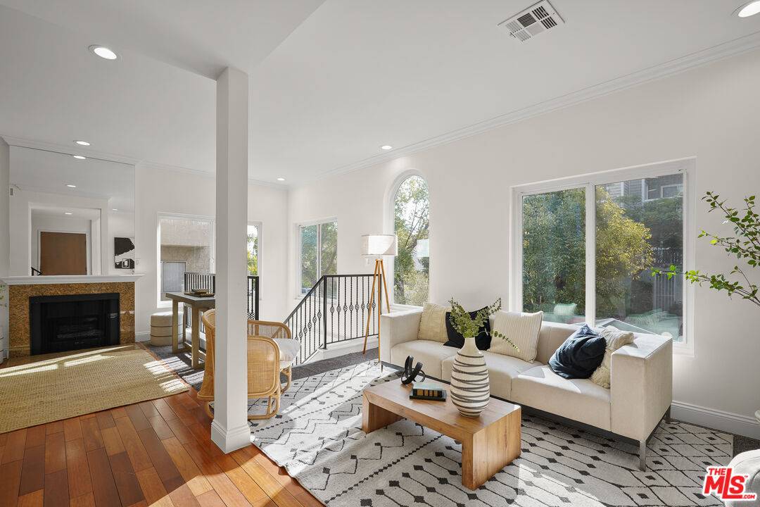 9323   Alcott St 5BR Beverlywood La