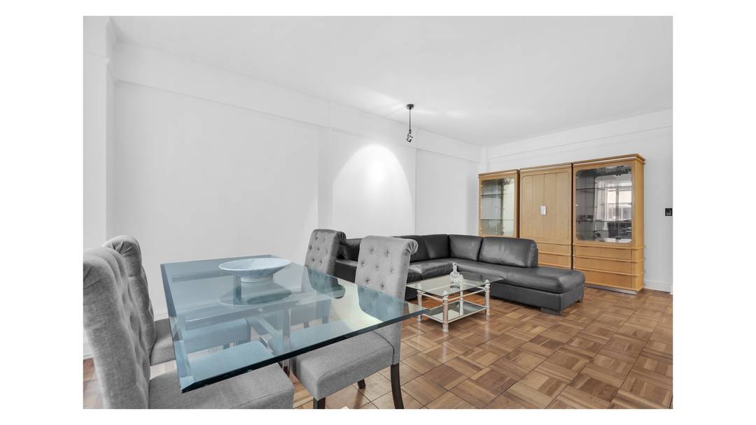 Welcome to your new home at 25 Central Park West, a stunning pre war high rise in the heart of the vibrant Upper West Side !