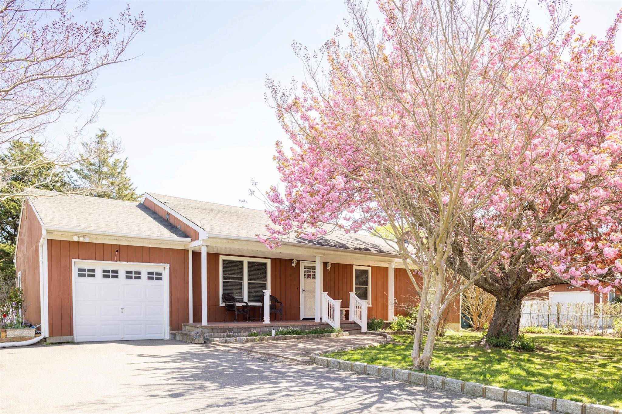 Set in the desirable Stirling Eastern Shores just minutes from the heart of Greenport Village, this 3 bedroom, 2 bath offers incredible potential in a prime coastal setting.