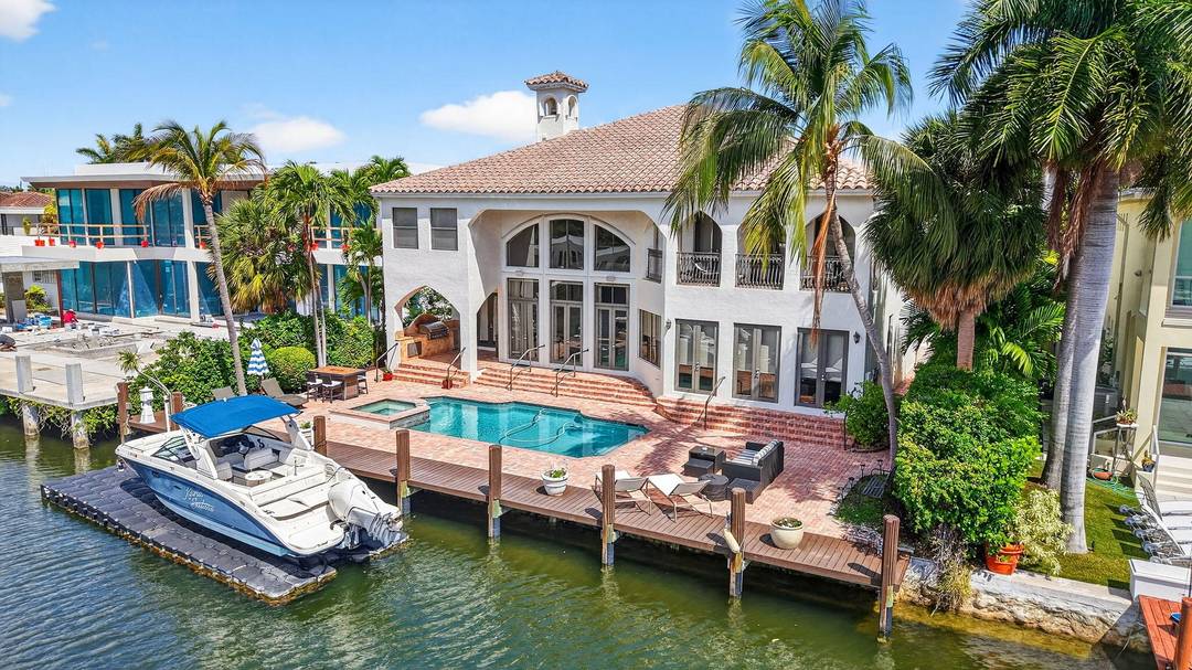 Located in highly desirable, guard house amp ; security patrolled Seven Isles.