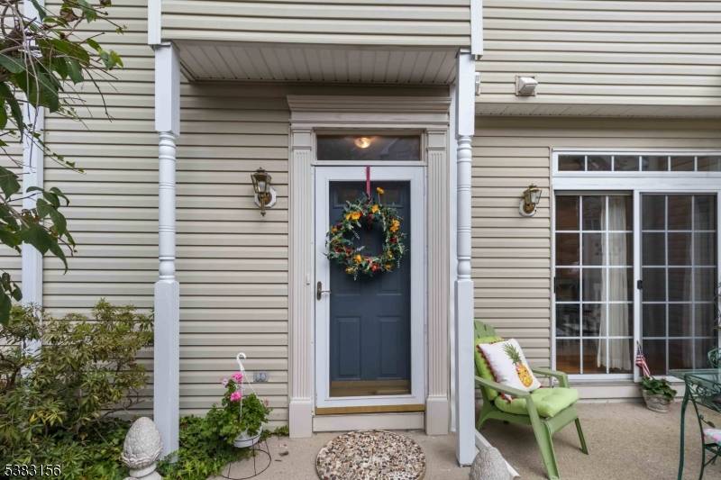Beautiful Bright Chelsea Model in Rose Arbor END UNIT, FIRST FLOOR WALK IN !