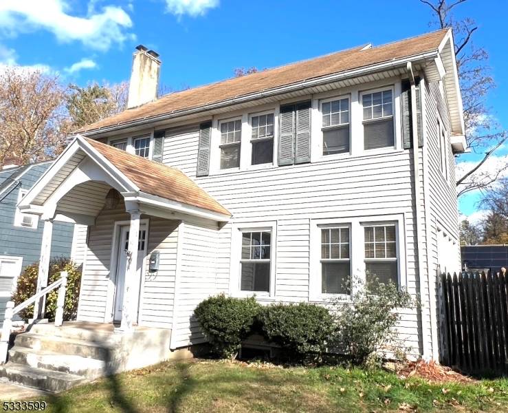 Charming 3 Bedroom Home with Endless Potential in a Great LocationDiscover the perfect opportunity to create your dream home in this 3 bedroom, 1 bath property with incredible potential !