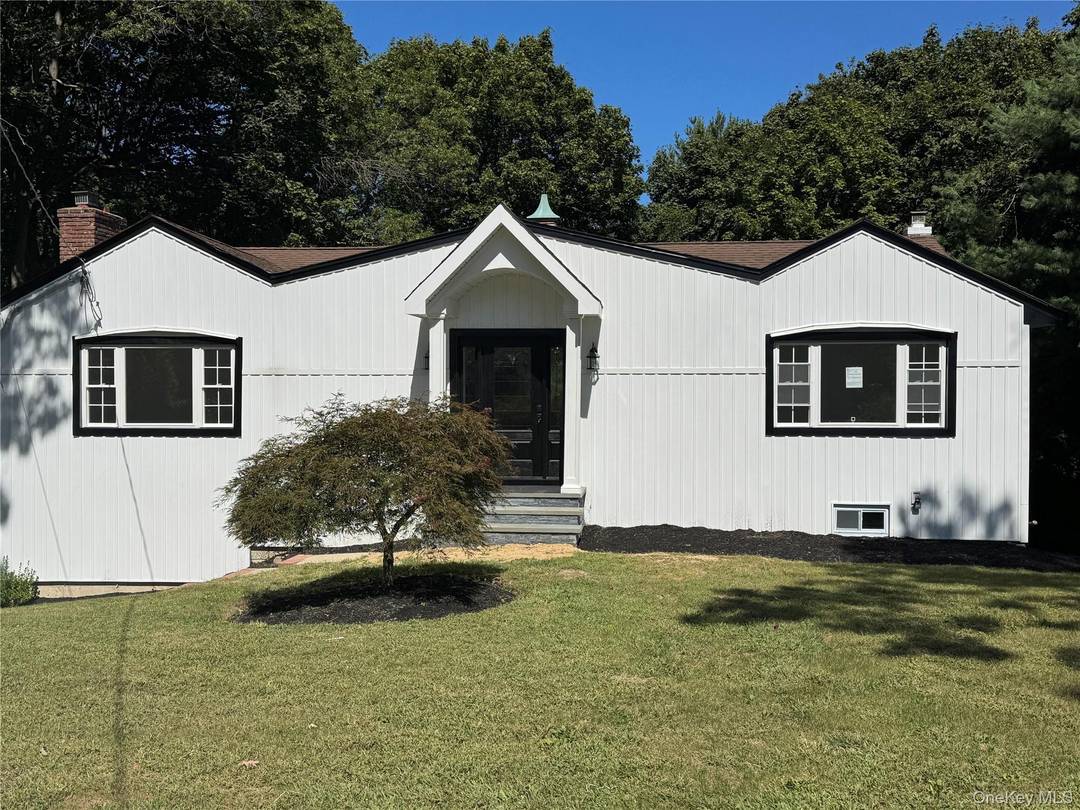 Welcome to your Dream Home in the heart of Melville !