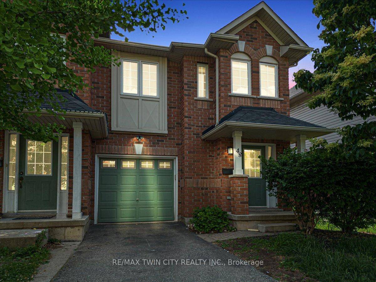 Welcome to this gorgeous end unit townhouse !