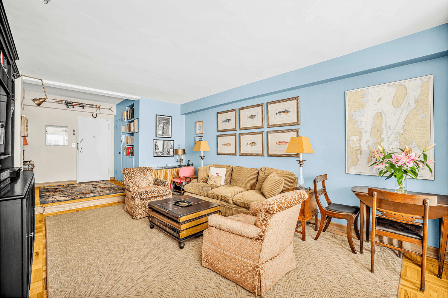 Chic Studio Living in the Heart of the City Perfectly proportioned and filled with natural light, this thoughtfully designed, spacious studio apartment offers a seamless blend of prewar charm and ...