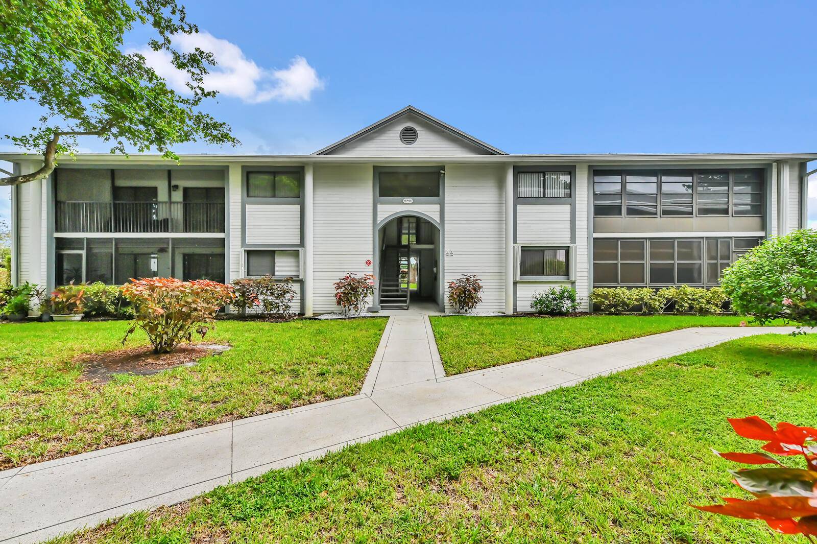 Welcome to this beautifully updated first floor condo in the desirable Lakes of Delray, a vibrant 55 community in Delray Beach.