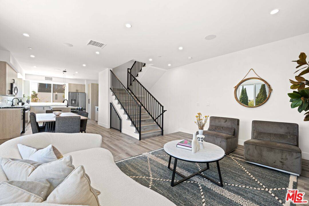 1959 1 Preuss Rd 3BR La