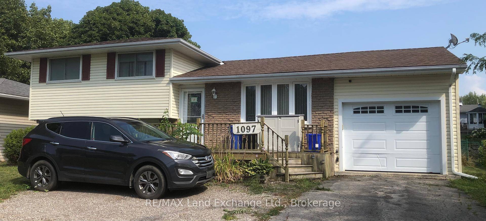 Well set up for 2 party living with a separate entrance to the lower level Granny Suite ; this 3 1 bedroom, 2 bath 4 split is located at the ...