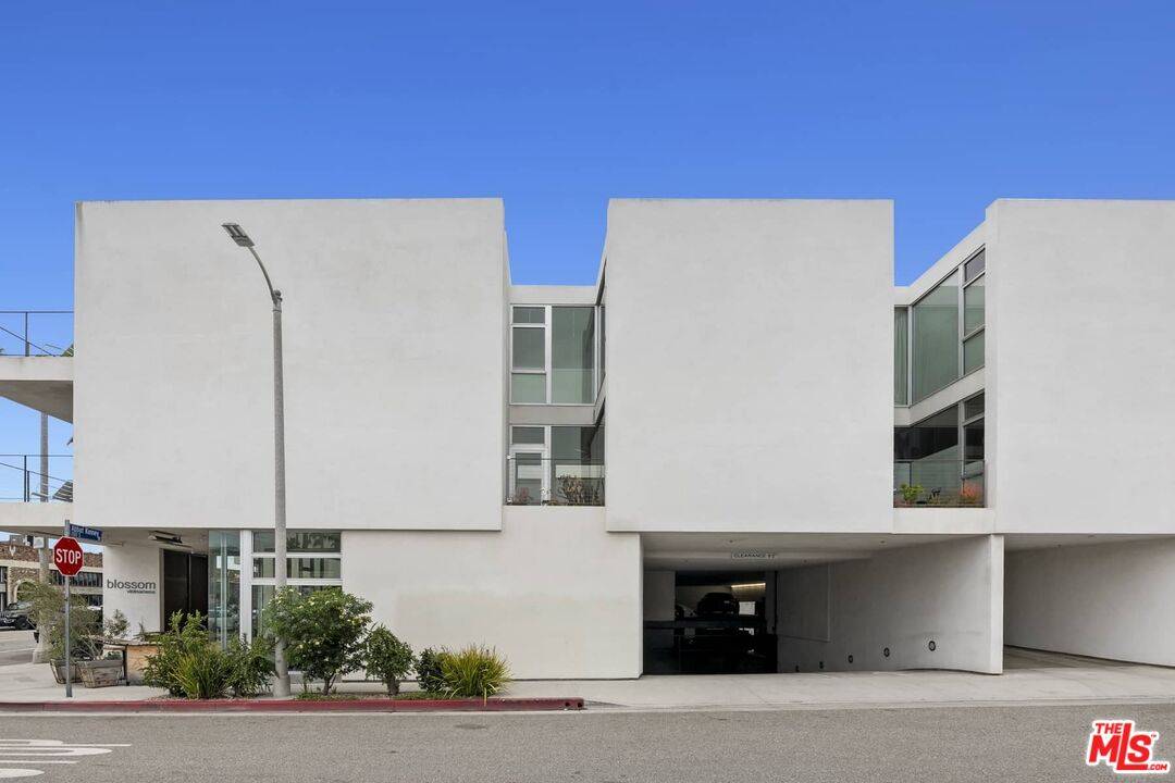 1121   Abbot Kinney Blvd 2BR Marina Del Rey La