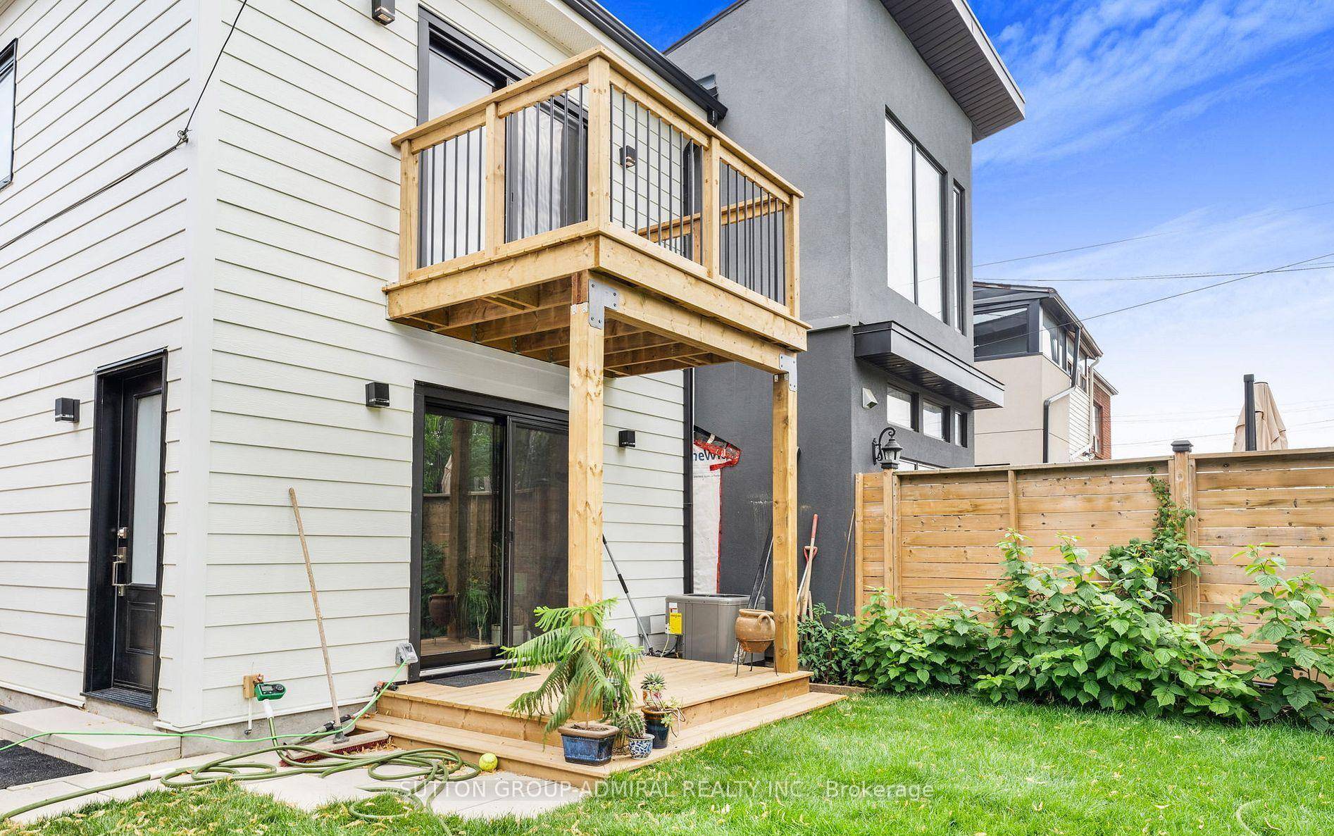 Gorgeous Total Reno from top to bottom !