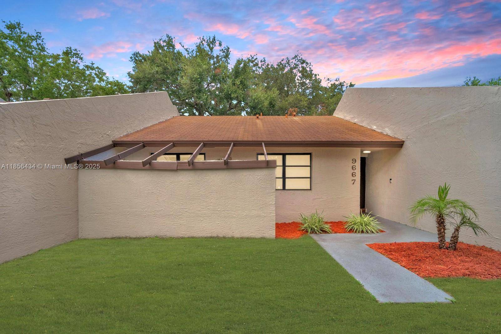 Awesome 2 bed, 1. 5 bath, one level townhome located in the East Lake community in the highly desirable Pembroke Lakes neighborhood.