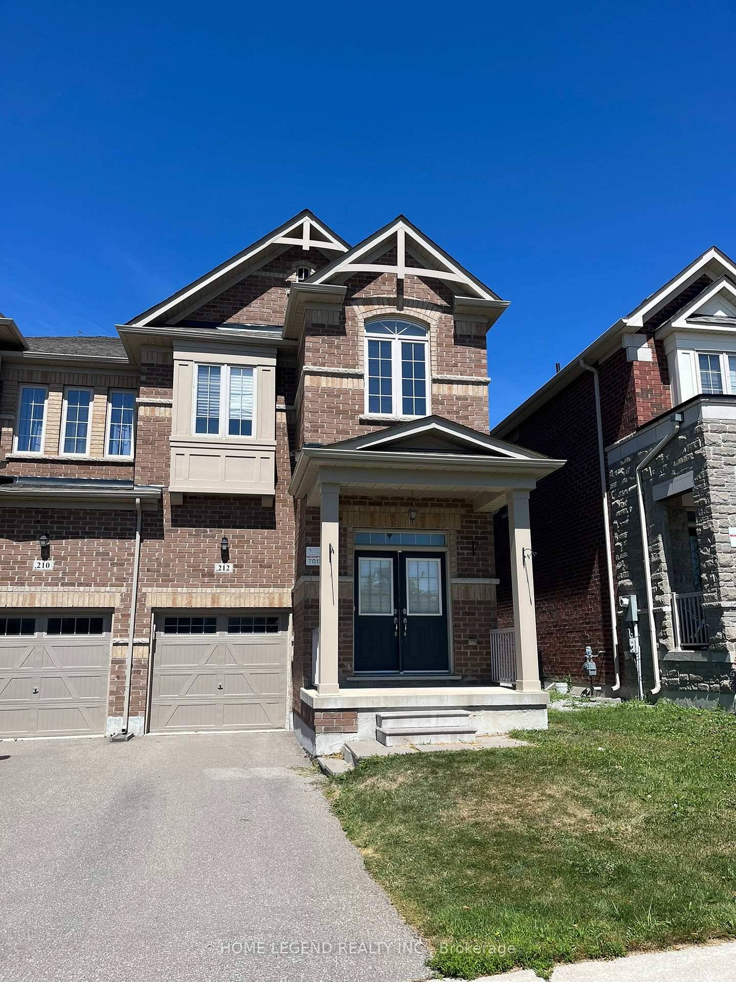 Beautiful 2 Storey End Unit Townhouse with over 2, 000 sq.