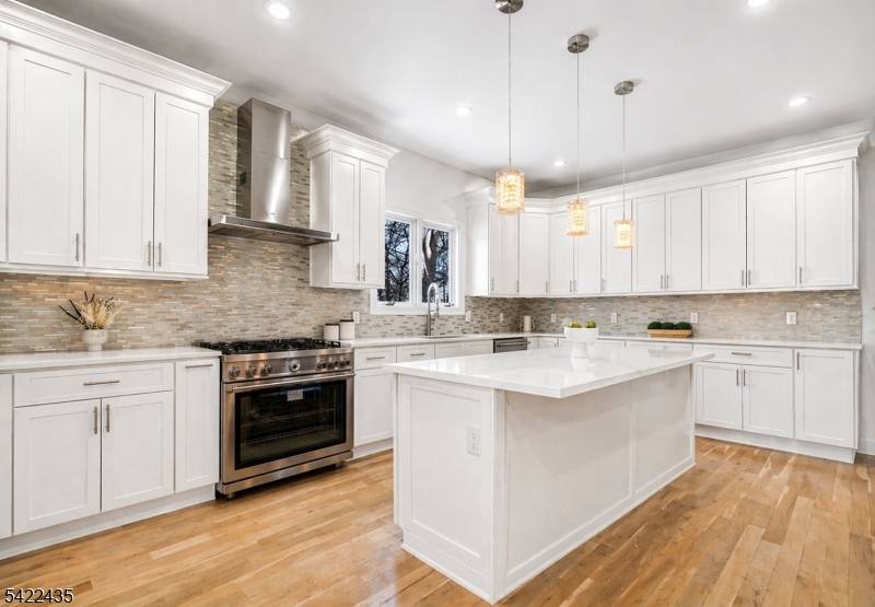 Fully renovated 6 bedrooms, 3.