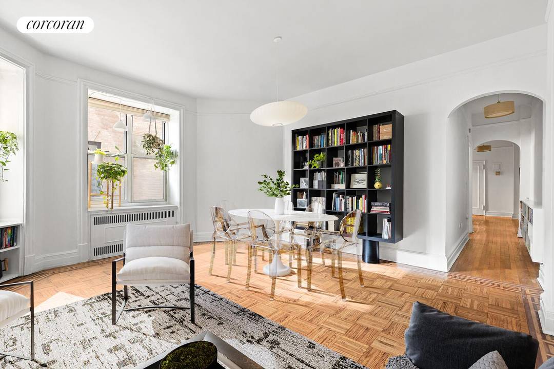 Elegant Pre War One Bedroom in Landmark Beaux Arts Building.