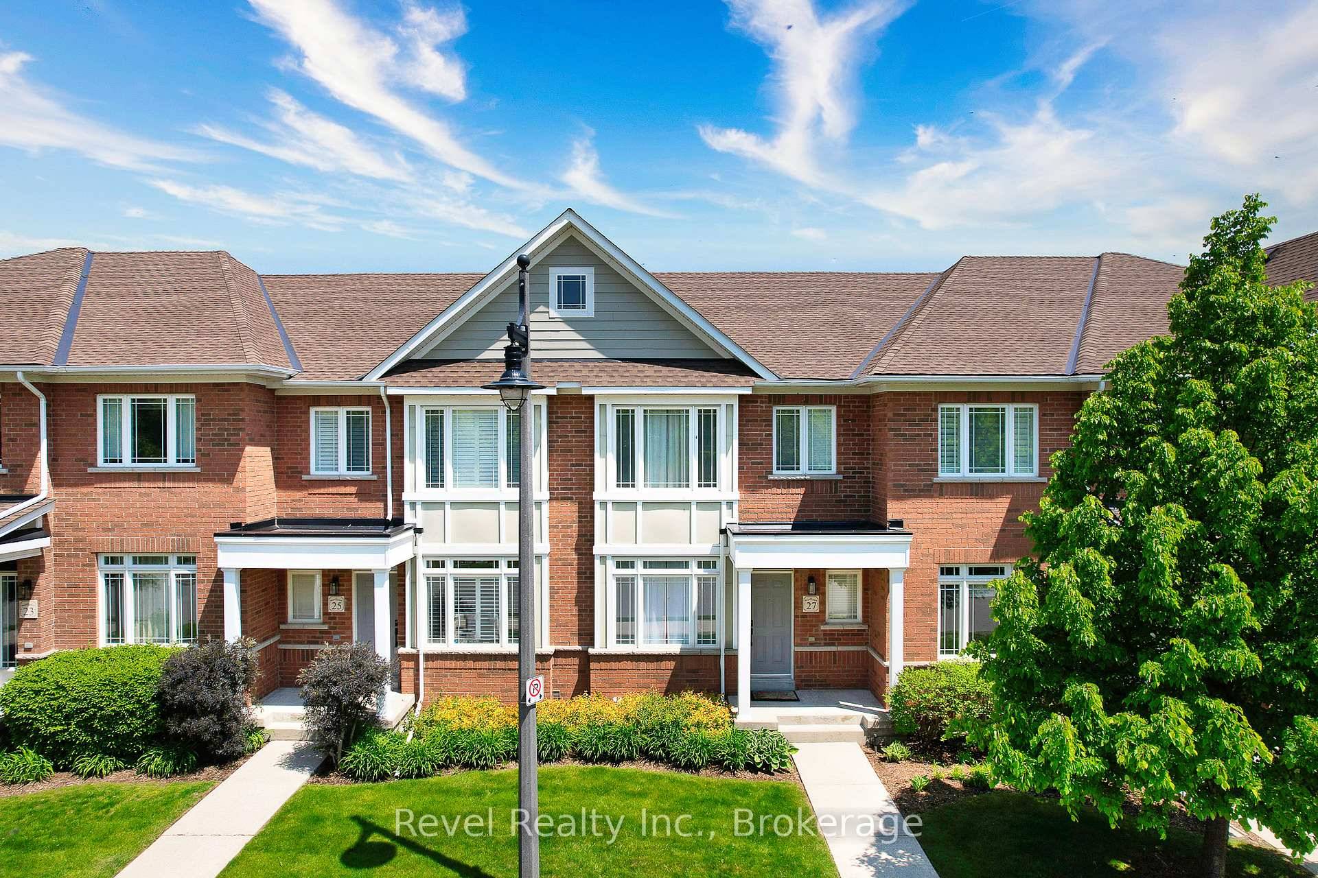 Stunning Shipyards Townhome Prime Downtown Collingwood amp ; Georgian Bay Location.
