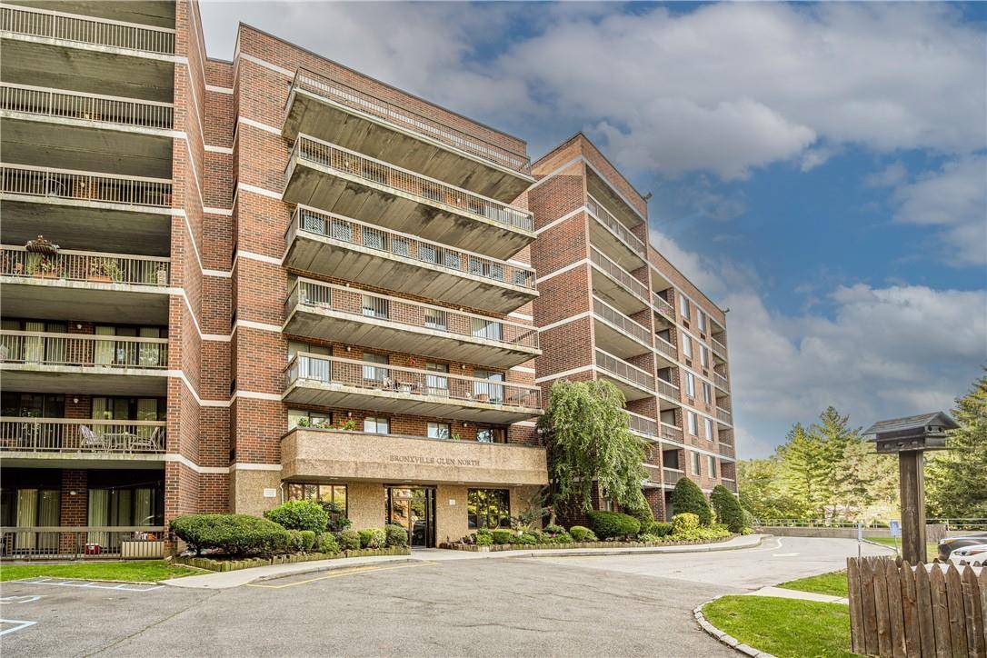 Fully Available ! This bright and sunny penthouse condo in the highly desirable Bronxville Glen North offers an exceptional living experience in a prime location.