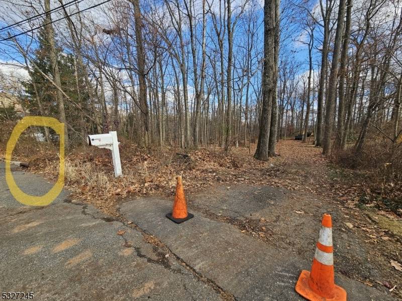 TWO LOT SUBDIVISION READY TO GO IN SOUGHT AFTER BUTTERWORTH FARMS NEIGHBORHOOD.
