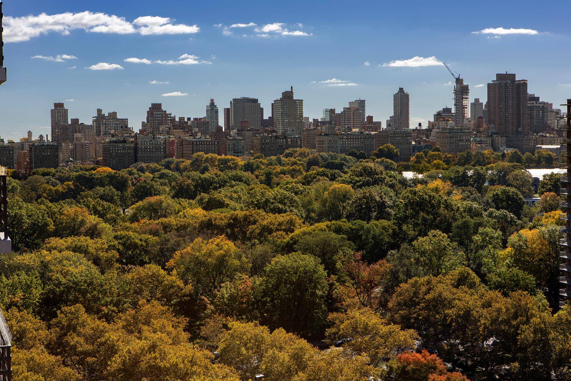 Enjoy the New York City lifestyle you've dreamed of in a gorgeous high floor, completely renovated and reconfigured Convertible 2 bed one bath apartment, located at an outstanding address right ...