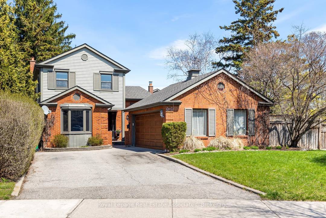 Lovely amp ; spacious 3 bedroom, family home nestled in one of Erin Mills' most highly desirable neighbourhoods.