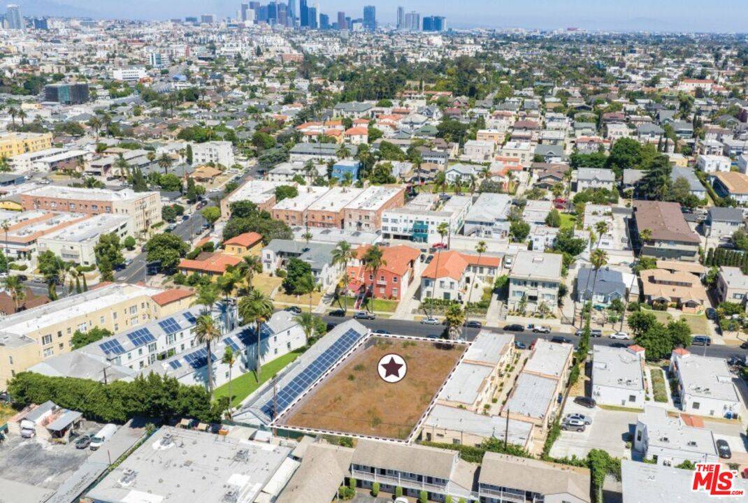 1153 S Bronson Ave La