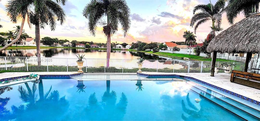 Exclusive Guard Gated Banyan Oakridge Community Highly Desirable 3, 652 Sq.