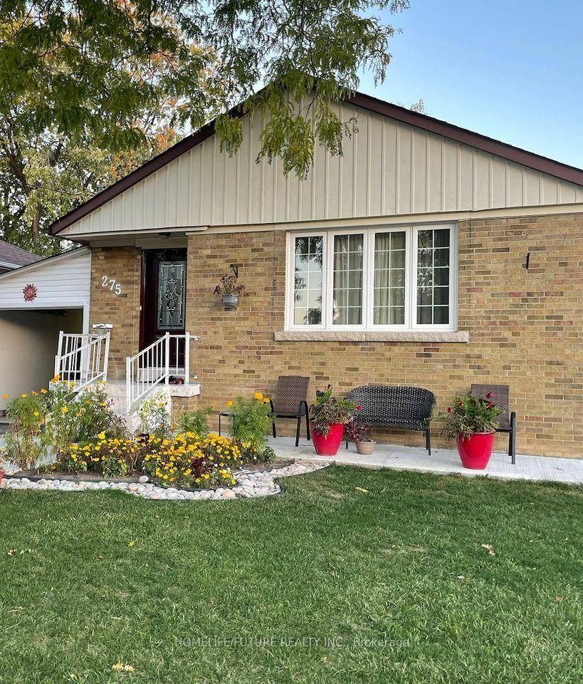 Location Location. Three bedroom mainfloor in a good community.