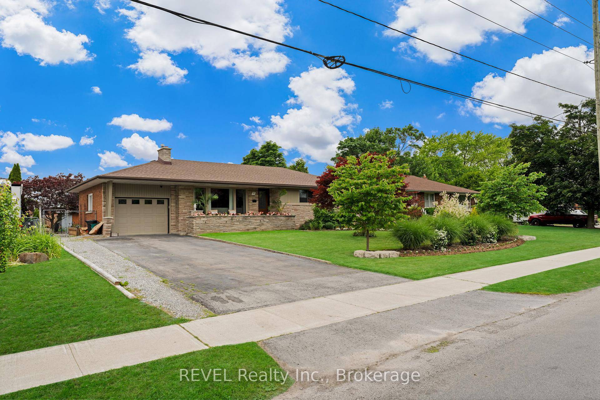 Welcome home to 141 Willson Road located in the beautiful city of Welland !