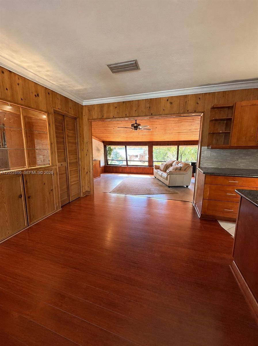Beautiful waterfront residence with 3bed 2bath located in the highly desirable gated community of Highland Lakes.