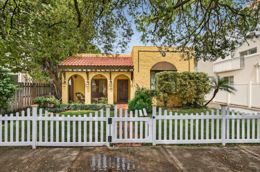 Experience the timeless character of Victoria Park from the moment you arrive at this 1920s estate.