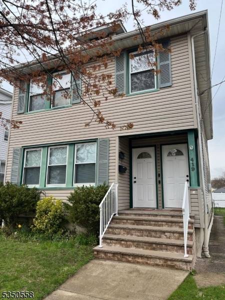 Well maintained 2 family home in the heart of Lyndhurst !