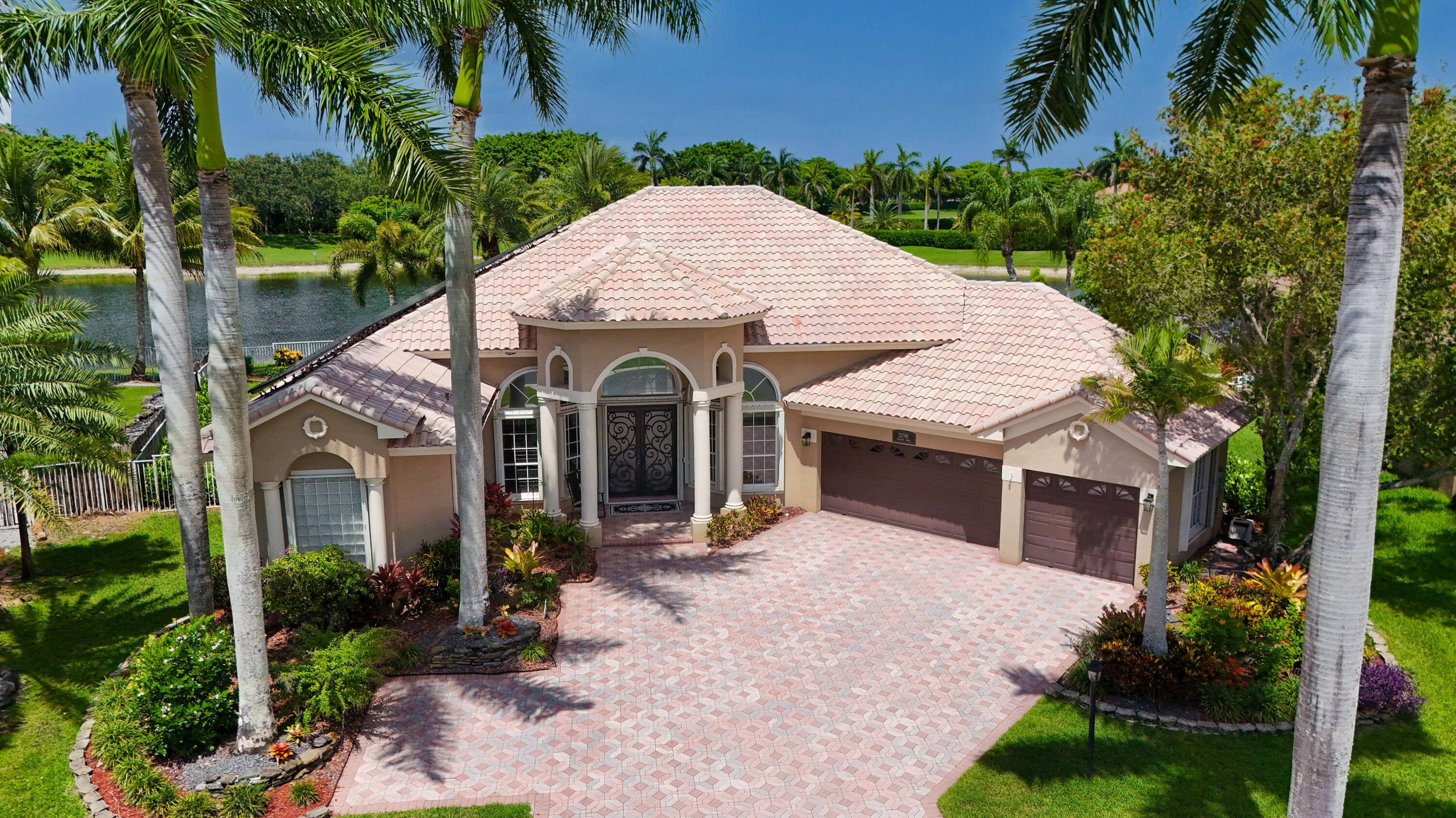 Luxury Rental in Boca Falls !