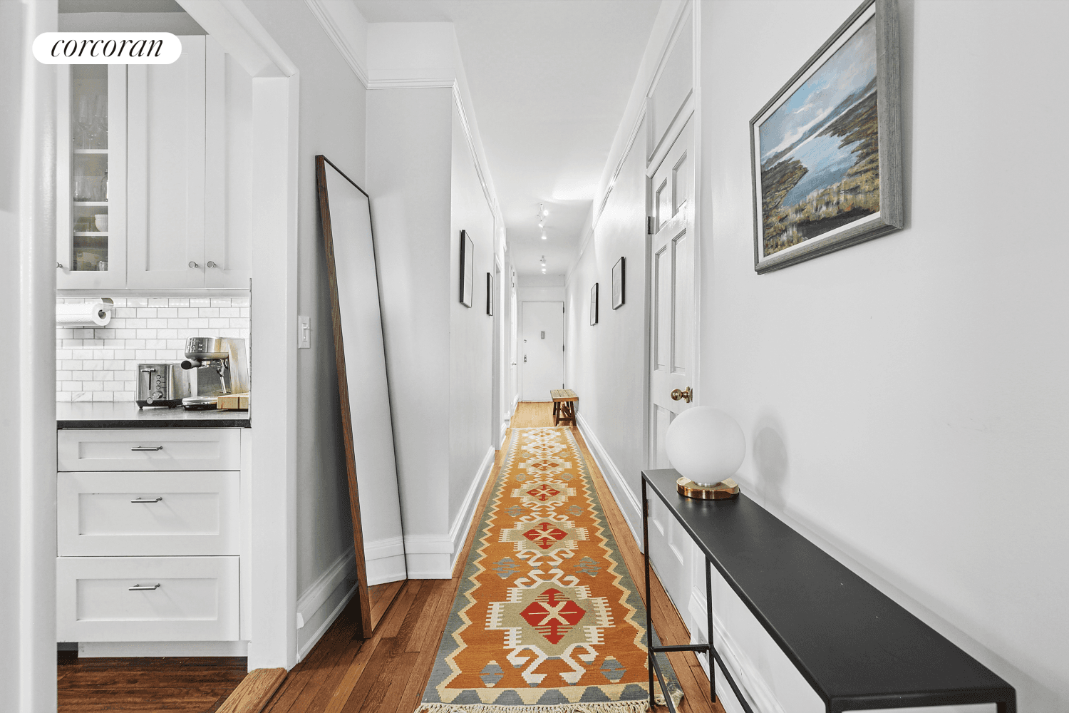 Come live amongst the treetops in this beautiful top floor, five room, corner apartment overlooking the mighty Hudson River, with seasonal river views.