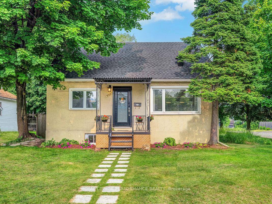An urban jewel ! Ideally located on a private corner lot in the tight knit community of Overbrook, this 2 1bed 2bath thoughtfully restored mid century modern wartime home is ...