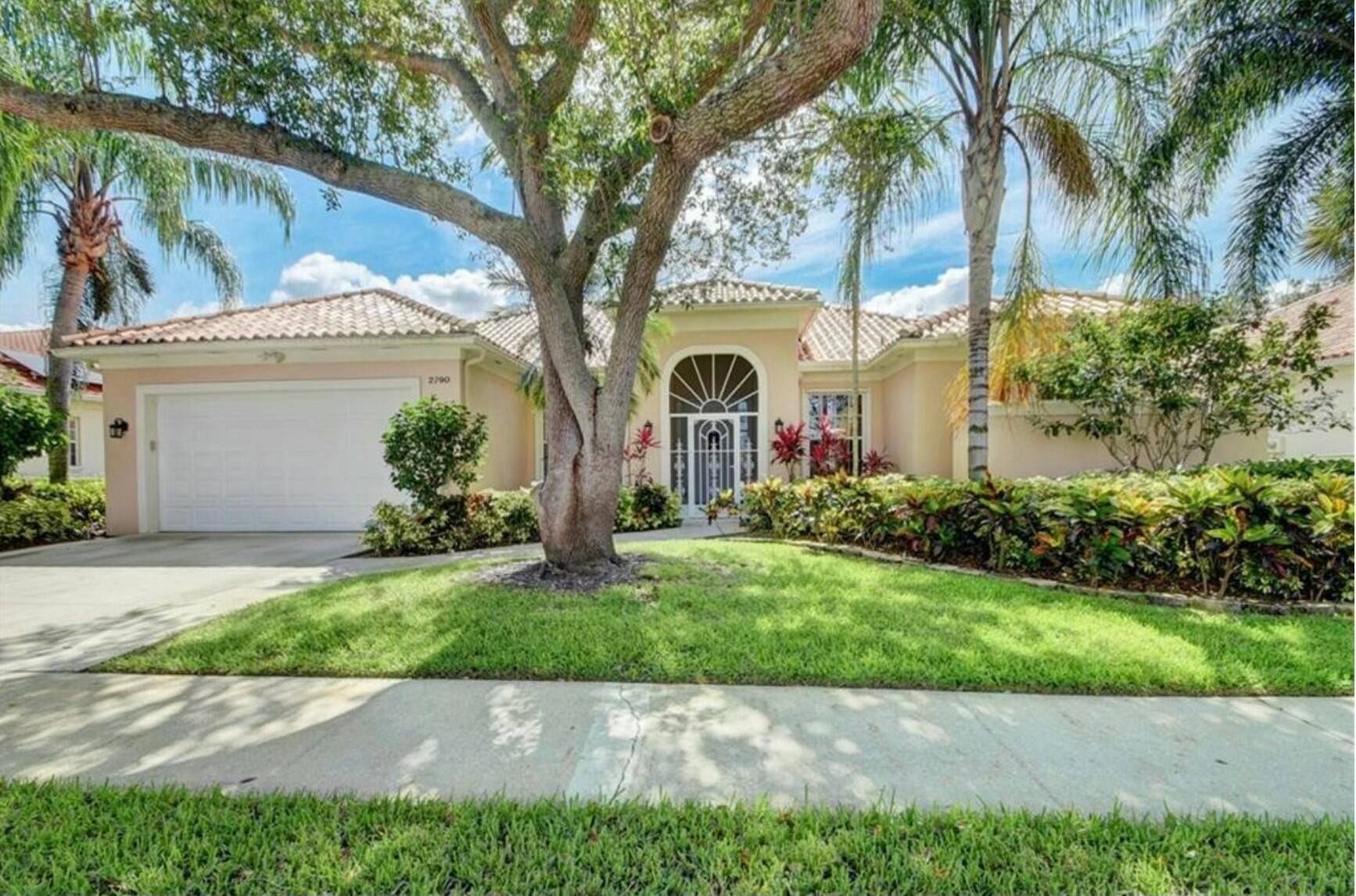 FABULOUS SINGLE STORY LAKESIDE ''WINDSOR HOME'' IN RIVERWALK WITH 4 BEDROOMS AND 3 BATHROOMS.