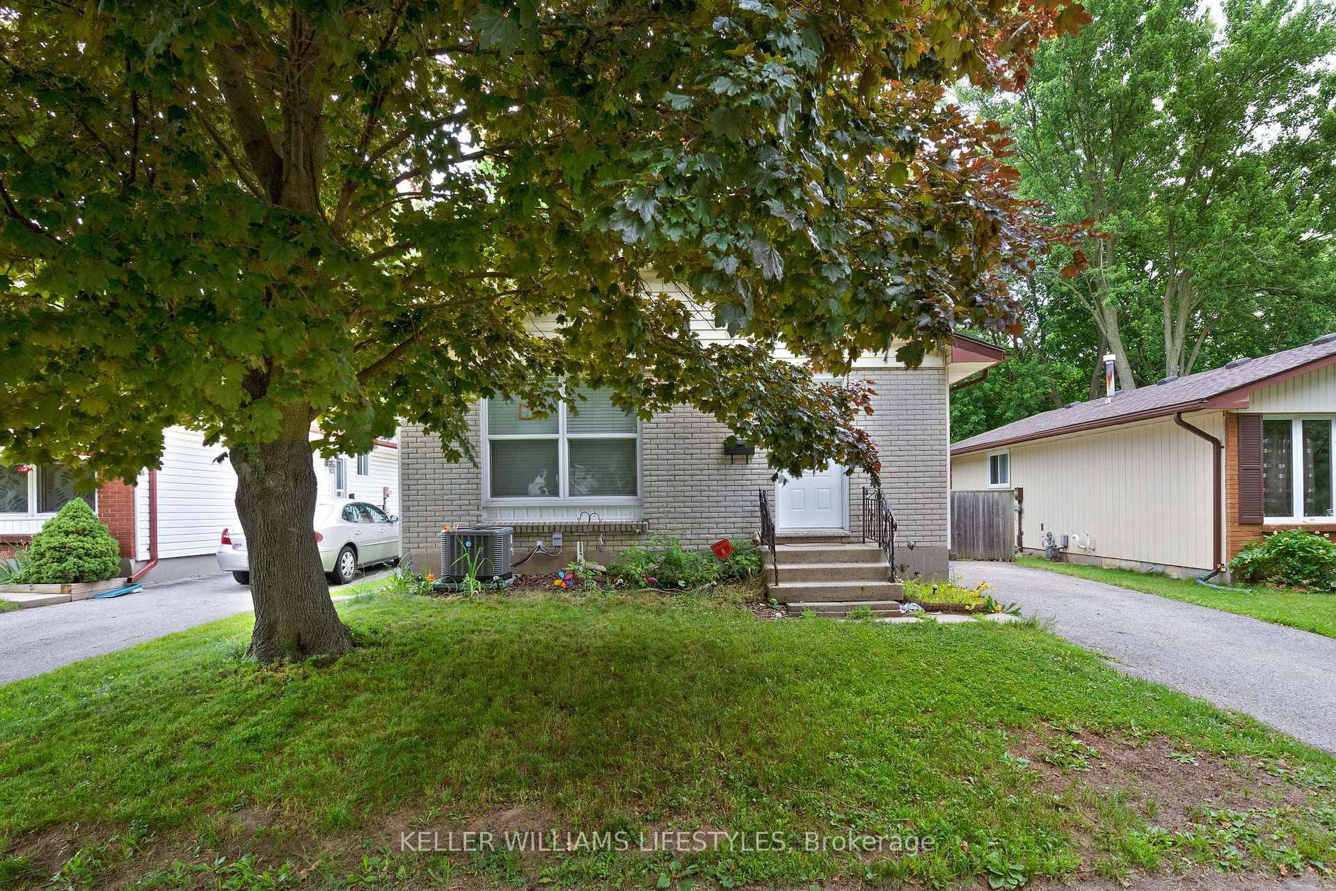 This solid 3 bedroom, 2 bathroom home on a quiet crescent in a family friendly neighbourhood is awaiting its new owners !
